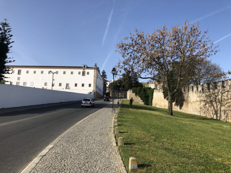 på vej ind i Evora